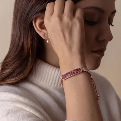 [DE] Das Tetra-Armband in Roségold Karmin im Alltag getragen