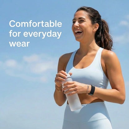 Woman wearing the Vitro band by Fitmo, comfortable for everyday wear [EN]